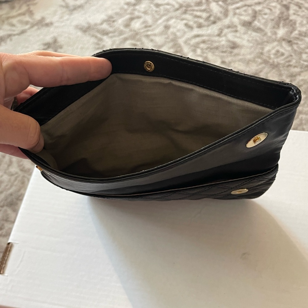 Marc Jacobs Eugenie Black Quilted leather fold over Clutch with Gold Clasp - Picture 7 of 11